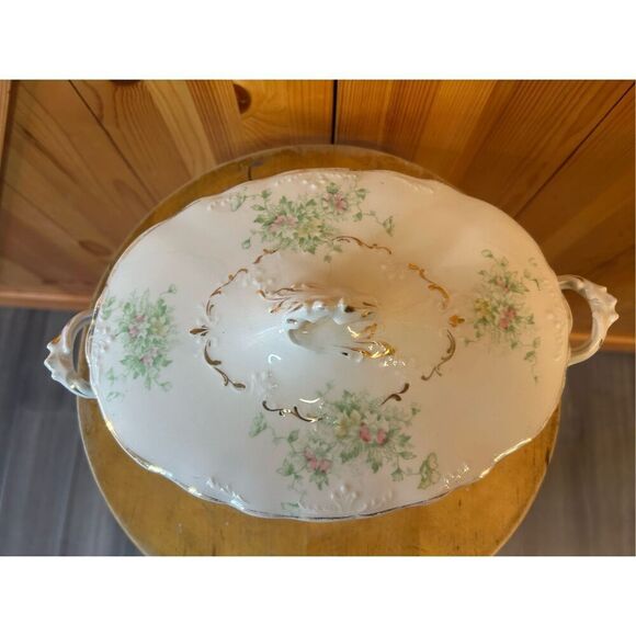 Vintage oval dish, footed handles lid floral gold etching (8726) - Picture 5 of 15